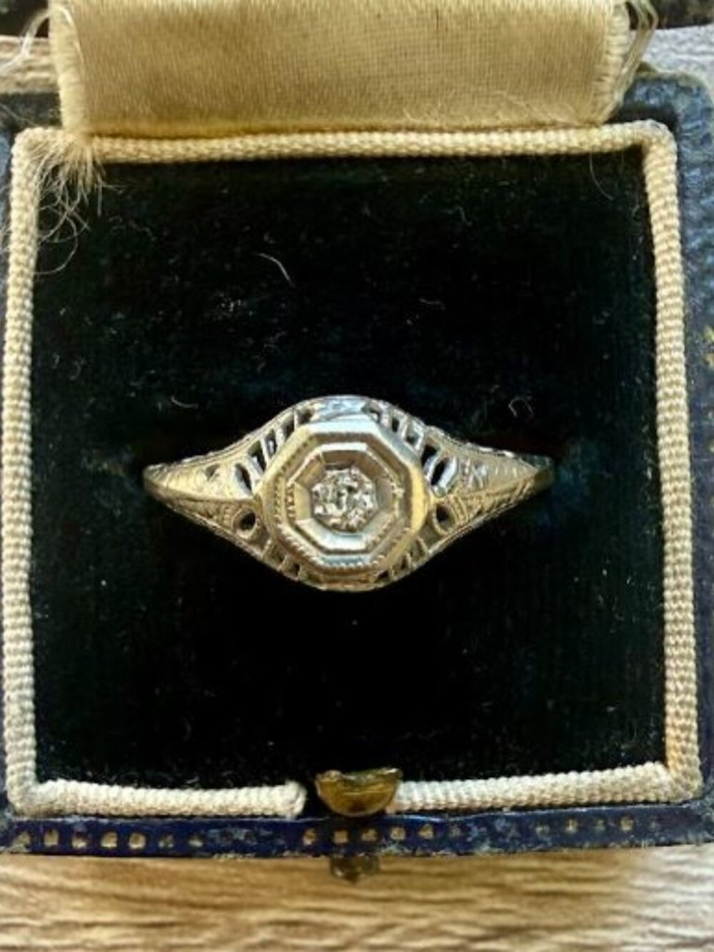 18k Solid White Gold Filigree Etched Diamond Ring, Size 7